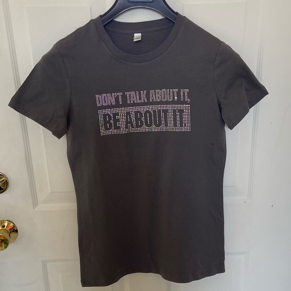 grey tshirt